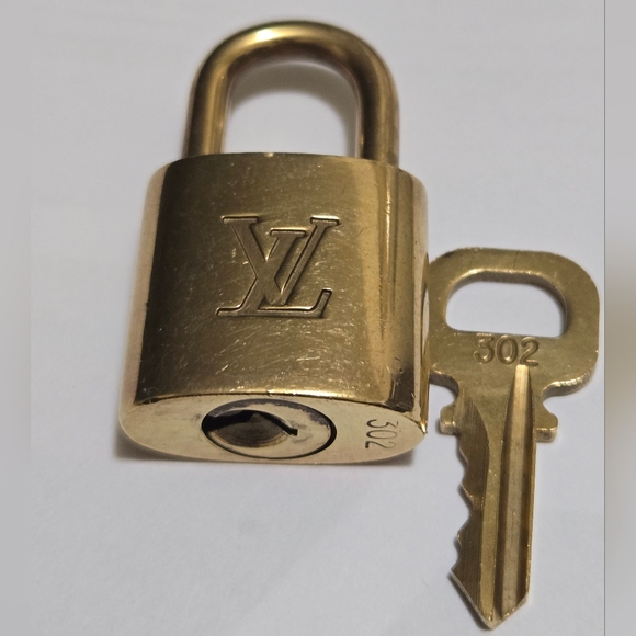 Louis vuitton Lock and key 300's Series - Picture 7 of 16